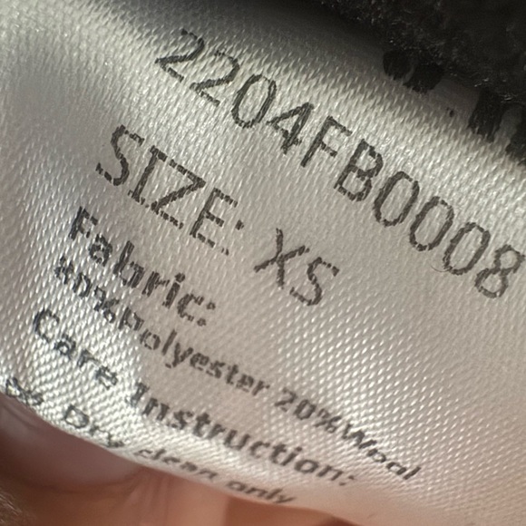 J.ING Black Cape with Cream Detailing🖤NWT🖤 perfect for Winter - Picture 7 of 9